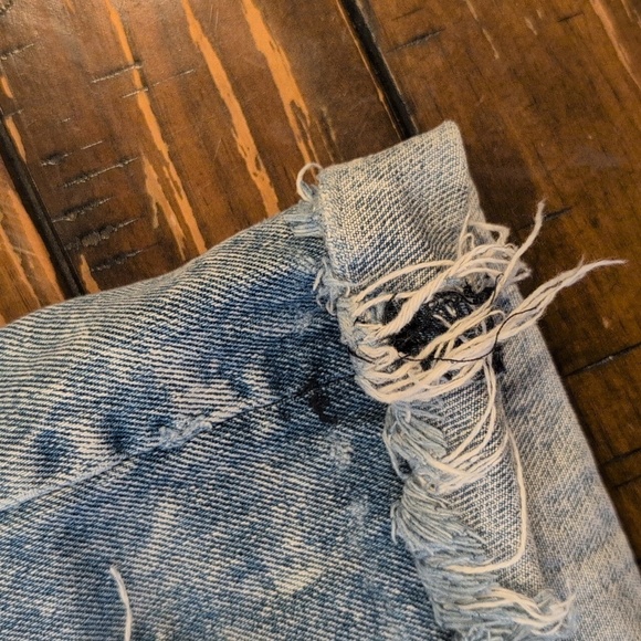 One Teaspoon Distressed Jean Shorts - Picture 3 of 6
